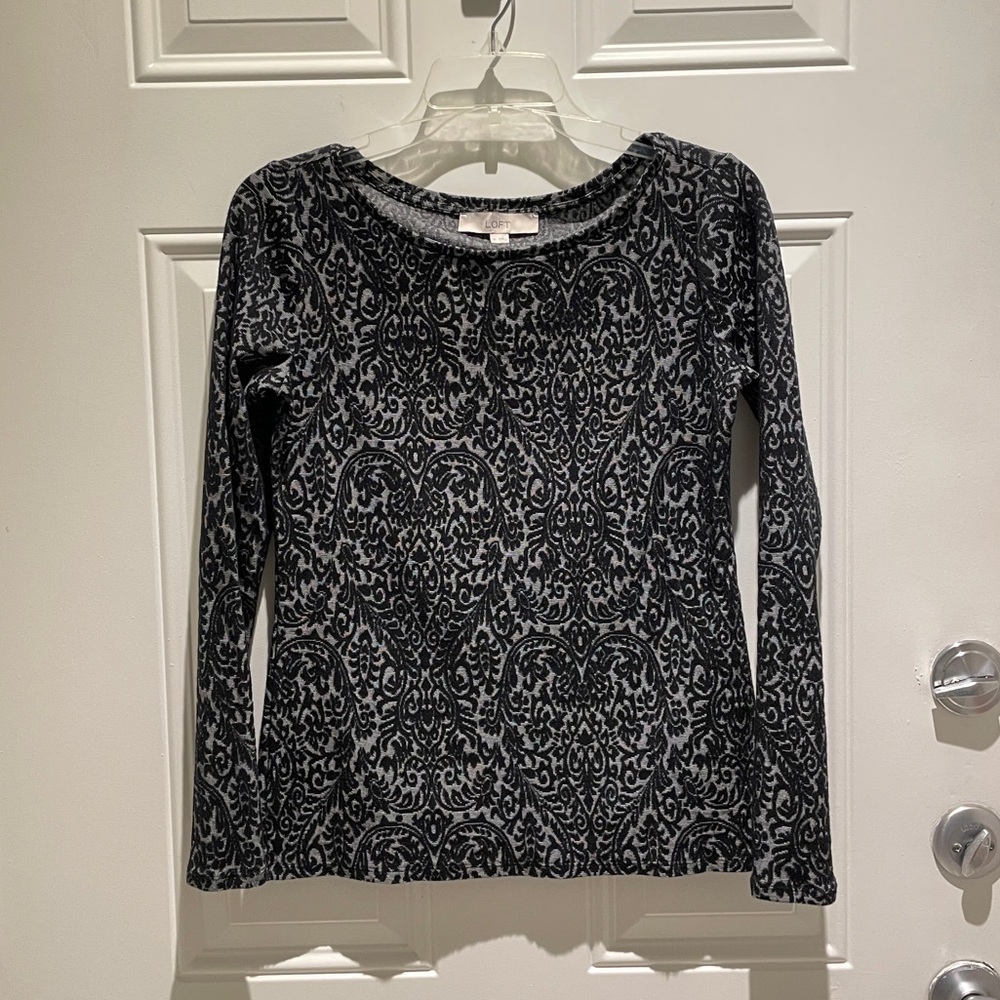 LOFT Filigree Jacquard Textured Black Gray Crewneck Long Sleeve Top Size XS